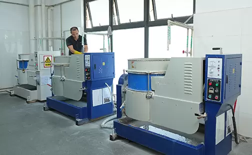 M&aacute;quina de rectificado y desbarbado 